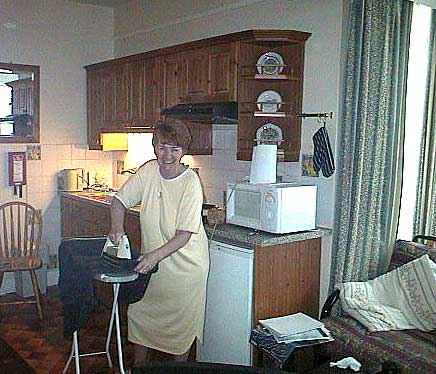 aut0876cherylironinginbou.jpg 34.7K