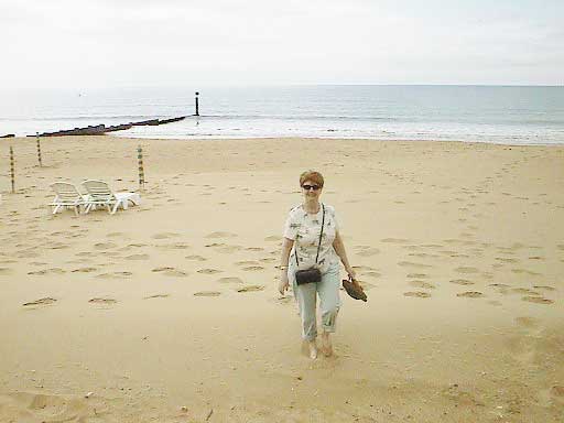aut0902cherylonbeachatsou.jpg 16.6K