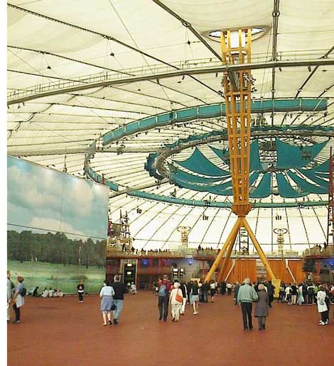 aut0953millenniumdome.jpg 48.6K