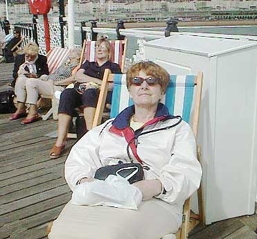 aut1136cgonbeachchairatbr.jpg 27.3K
