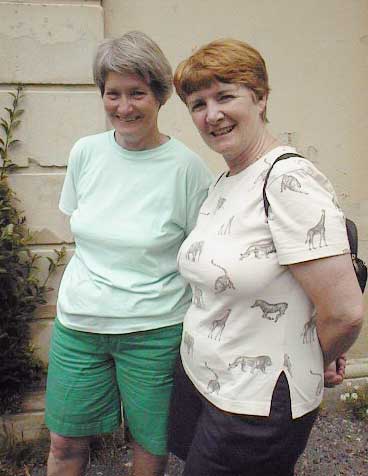aut1262cherylaandmarian.jpg 21.1K
