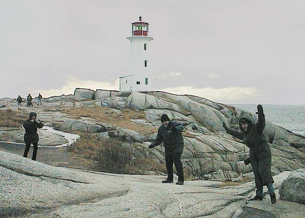 aut_1818_dzjzcgonrocksatlighthouse.jpg 48.5K