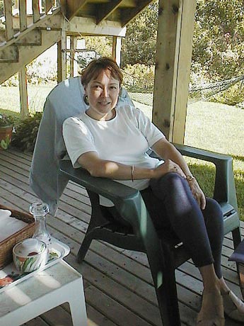 990923-10_joanparksinyard.jpg 46.7K