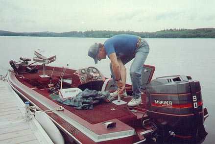 alanonhisboat.jpg 26.2K
