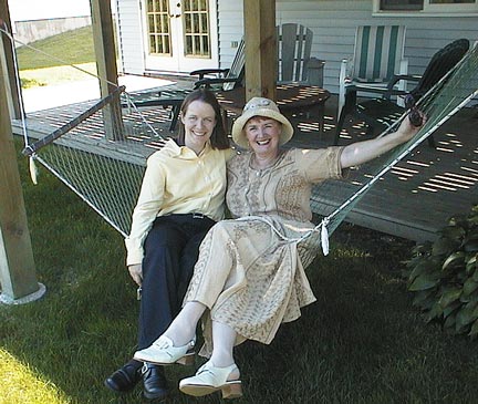 aut_1303_cherylandmichelleinhammock.jpg 46.7K