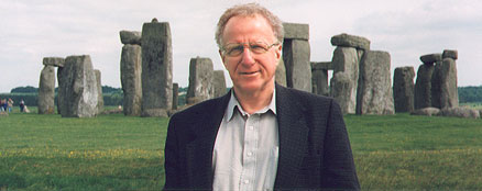 howardatstonehenge.jpg 19.7K