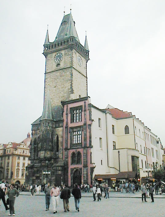 aut_0462_thesquare.jpg 71.6K