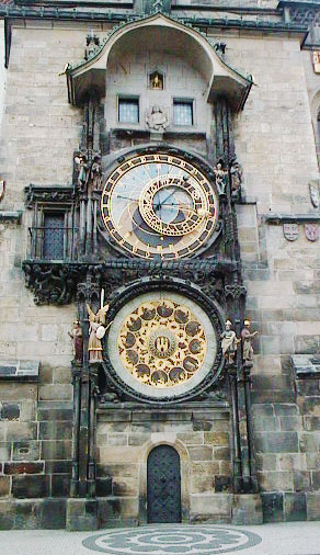 aut_0467_astronomicalclock.jpg 62.2K