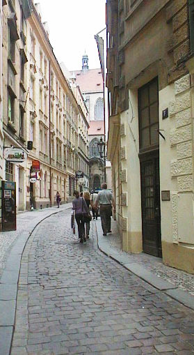 aut_0481_narrowstreet.jpg 46.1K