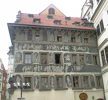 aut_0485_decoratedbuilding.jpg 51.9K