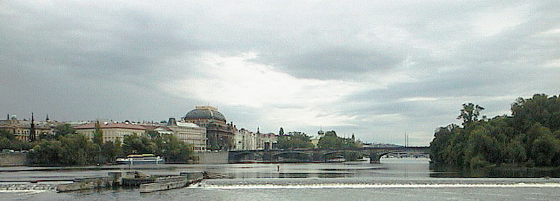 aut_0491_riverscenewithclou.jpg 54.7K
