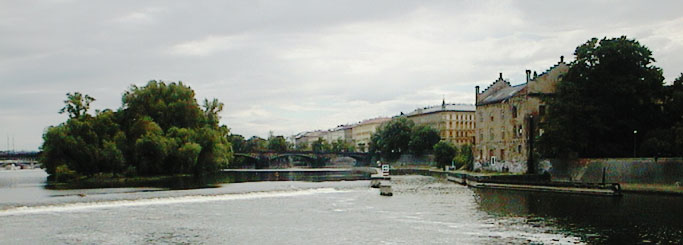 aut_0494_buildingsfromriver.jpg 35.0K