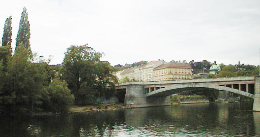 aut_0497_scenefromriverwith.jpg 30.8K