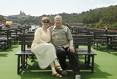 aut_0504_howardandcherylonb.jpg 35.5K