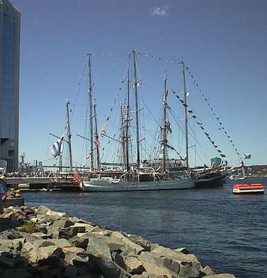 aut_1337_shipsatpurdys-01.jpg 23.4K