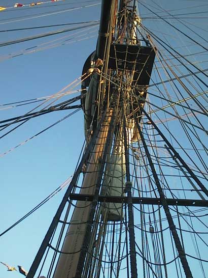 aut_1358_lookingupmast-01.jpg 43.6K