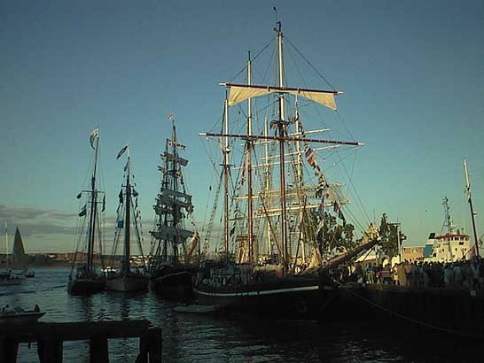 aut_1360_wharfatsundown-01.jpg 27.1K