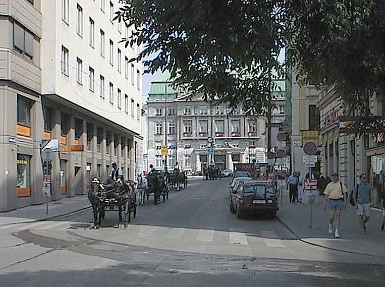 aut0452streetscenewithhor.jpg 78.9K