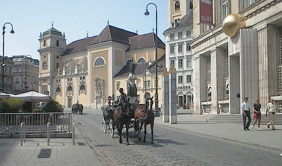aut0453streetscenewithhor.jpg 83.9K