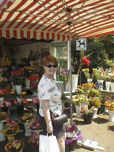 aut050cherylinflowersta01.jpg 44.6K