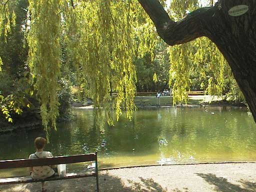 aut0511cherylinparkwithla.jpg 45.2K