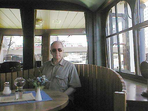 aut0523howardattableinboa.jpg 33.4K