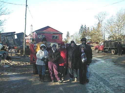 aut_1693_family_infrontof_w.jpg 39.1K