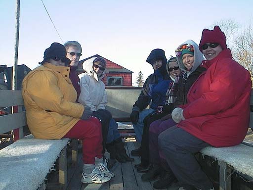 aut_1694_family_on_parked_w.jpg 28.6K
