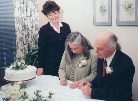 073_signing_rory_valery.jpg 38.2K